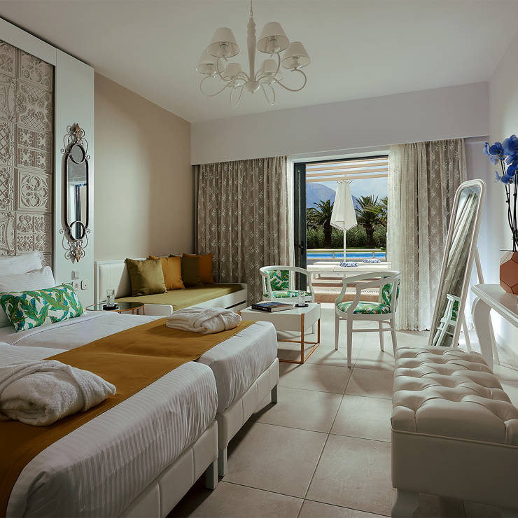 ROOM (2)